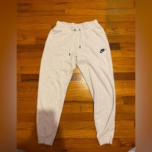 Rarely worn, good condition women’s Nike sweatpants